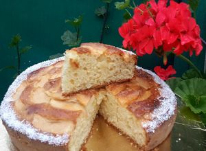 Una foto de Torta de manzana con Yogurt, ❤ súper esponjosa y suave