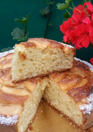 Una foto de Torta de manzana con Yogurt, ❤ súper esponjosa y suave