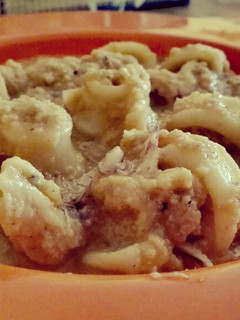 Una foto de Calamares en salsa de mar