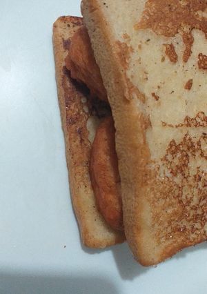 A picture of Beans cake in French toast bread.