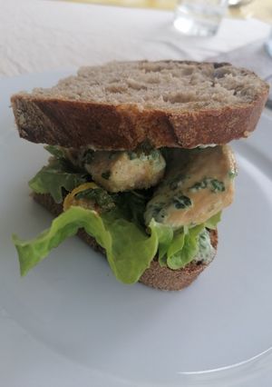 Une photo de Sandwich au poulet mariné