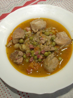 Una foto de Menestra con carne de pavo, cerdo o ternera