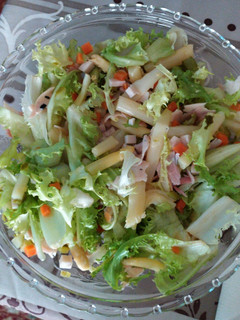 Una foto de Ensalada veraniega muy baja en calorías