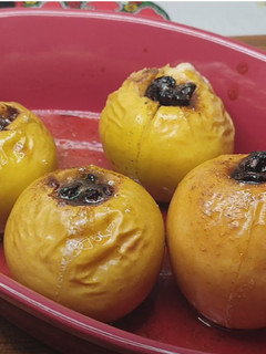 Una foto de Manzanas asadas al horno - Un postre Delicioso