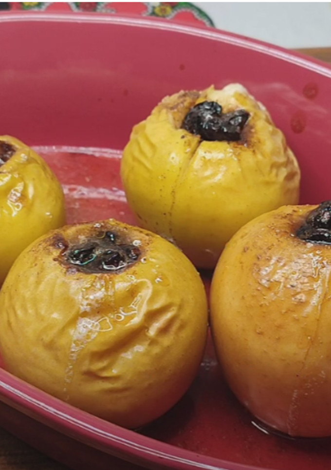 Una foto de Manzanas asadas al horno - Un postre Delicioso