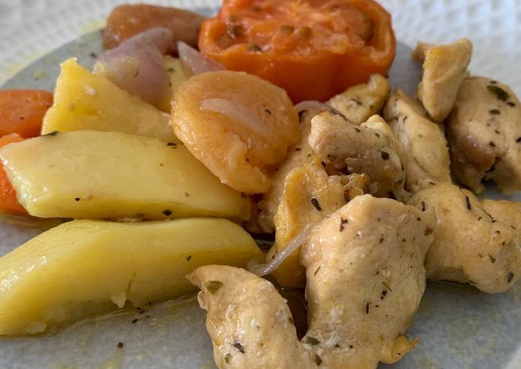 Pechugas de pollo en el horno con verduras