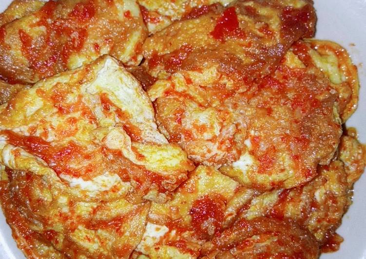 Bagaimana Membuat Telur Goreng Balado Anti Gagal