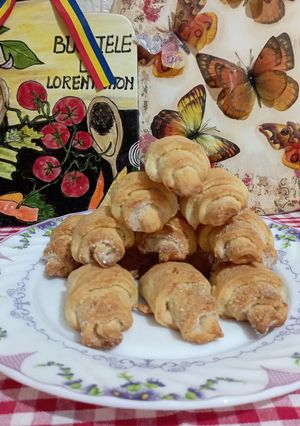 O poză a rețetei Cornulețe cu brânză proaspătă.
