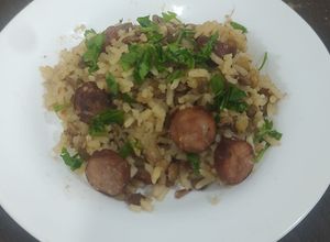 Foto de Arroz com lentilha e linguicinha