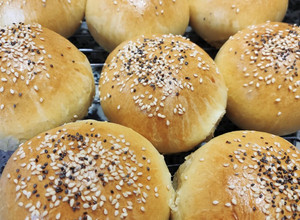 Φωτογραφία της συνταγής "Ψωμάκια για burger τύπου brioche"