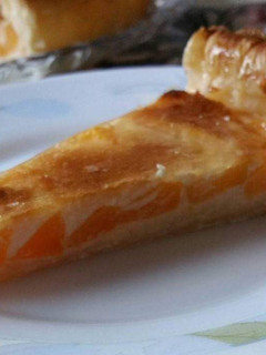 Una foto de Tarta de melocotón en almíbar,, y base de hojaldre. 🍑