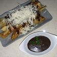 Mozzarella sticks with dip chocolate