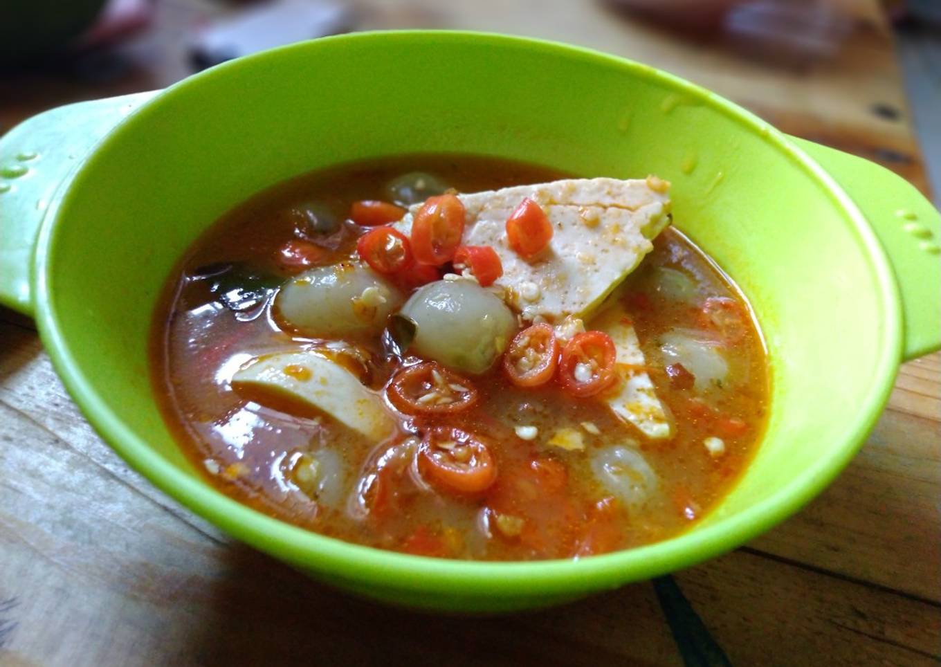 Cilok tahu kuah pedas