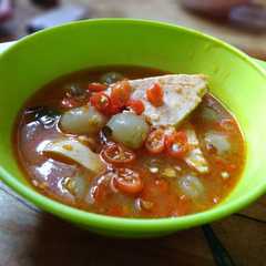 A picture of Cilok tahu kuah pedas.