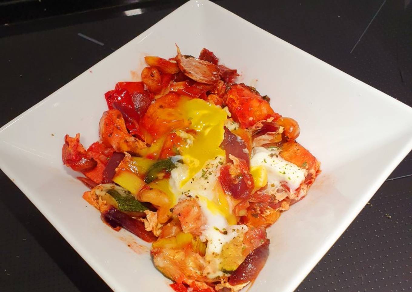 Verduras al horno con huevo al vapor