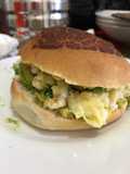 Sándwich de huevo y palta
