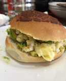 Sándwich de huevo y palta