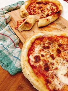 صورة لوصفة بيتزا نابولي🇮🇹بفرن البيت