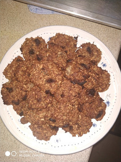 A picture of Oatmeal Cookies with Raisins and Banana.