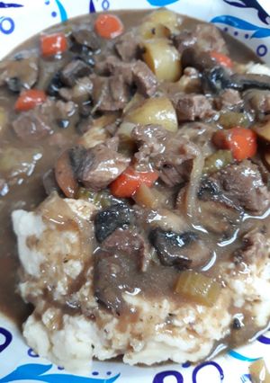 A picture of Beef Kidney Stew over Mash.