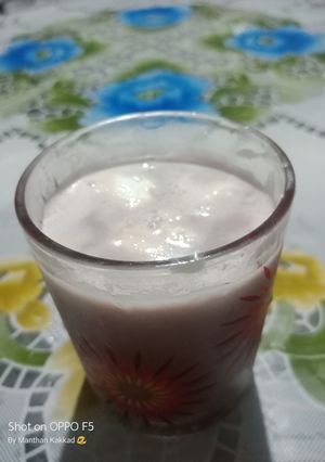 ચોકલેટ મિલ્ક(chocolate milk recipe in gujarati) રેસીપી મુખ્ય ફોટો