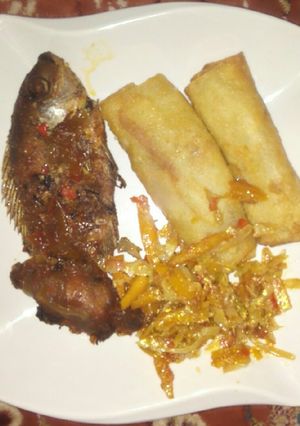 A picture of Spring roll with fish and sauce#kitchenhuntchallenge.