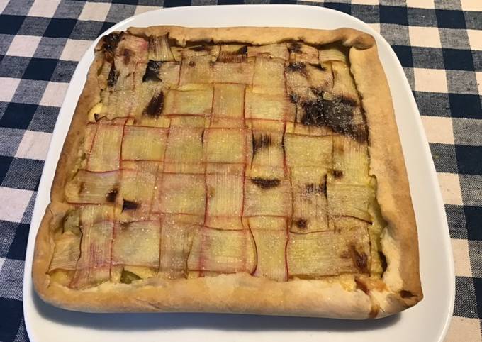 Tarte quadrillée à la rhubarbe et vanille,pâte brisée au sucre de canne