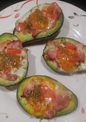 Une photo de Avocat au four