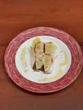 Endibias con salmón ahumado y queso brie