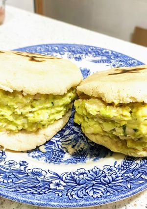 Una foto de Arepas reina pepiada