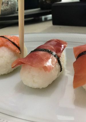 Una foto de Nigiri relleno (a mi manera) fácil