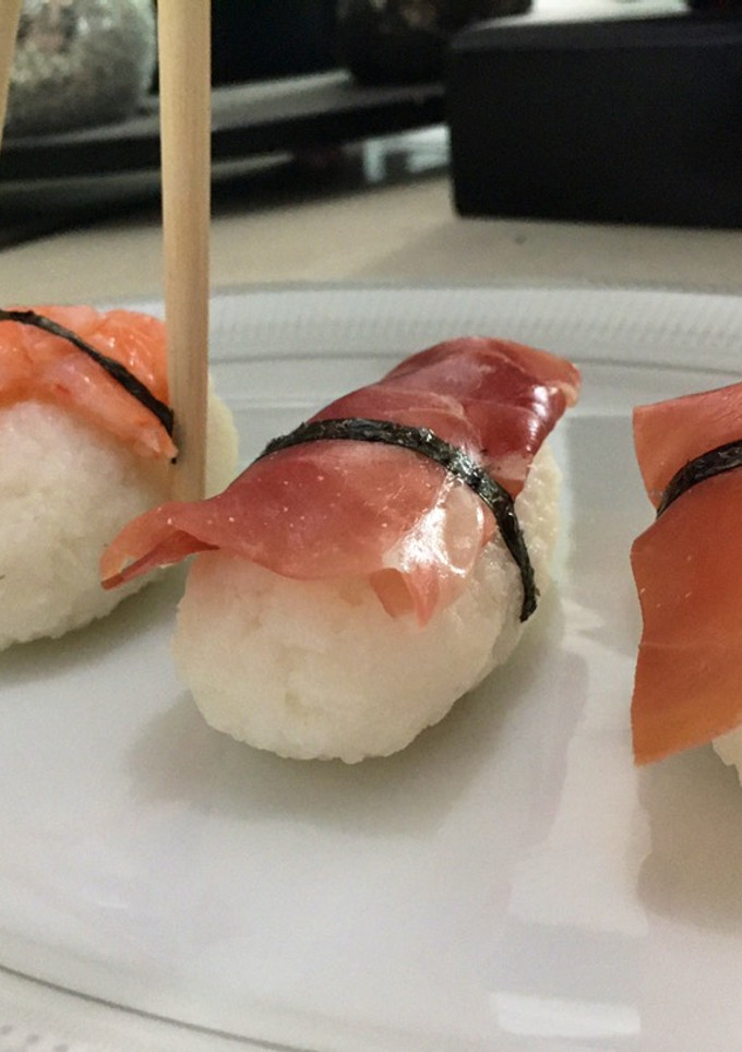 Una foto de Nigiri relleno (a mi manera) fácil