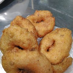 Medu vada A picture of Medu vada.