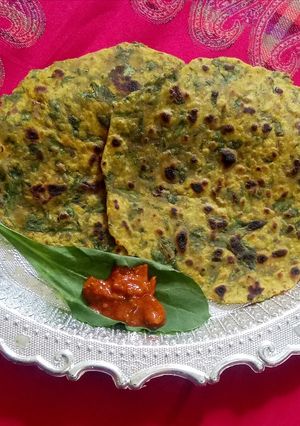 पालक का पराठा (Palak ka paratha recipe in hindi) रेसिपी मुख्य फोटो