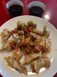 Una foto de Gyozas de gambas y setas