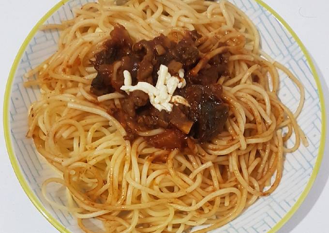 Spaghetti con Callampas secas Receta de Macarena Aguilera  Cookpad