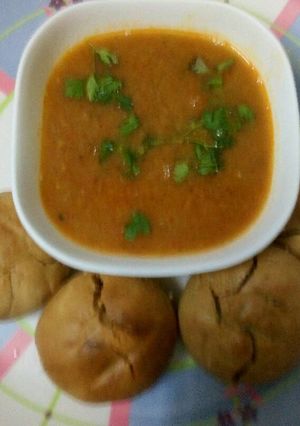 सर्दी की स्पेशल मिक्स दाल बाटी (Winter special Mix Dal Batti recipe in hindi) रेसिपी मुख्य फोटो