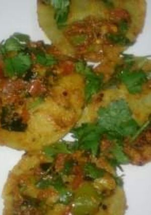 वेज फ्राइड  सूजी  इडली (Veg Fried suji Idli recipe in hindi) रेसिपी मुख्य फोटो