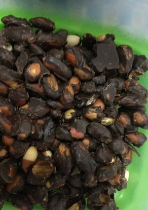 Una foto de Maní con chocolate amargo casero y vegano