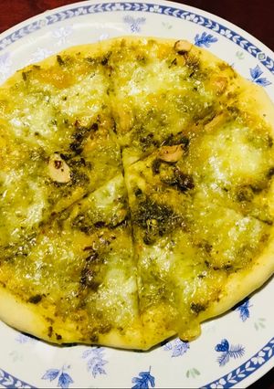 A picture of Pizza Verda! Basil and Mozzarella.