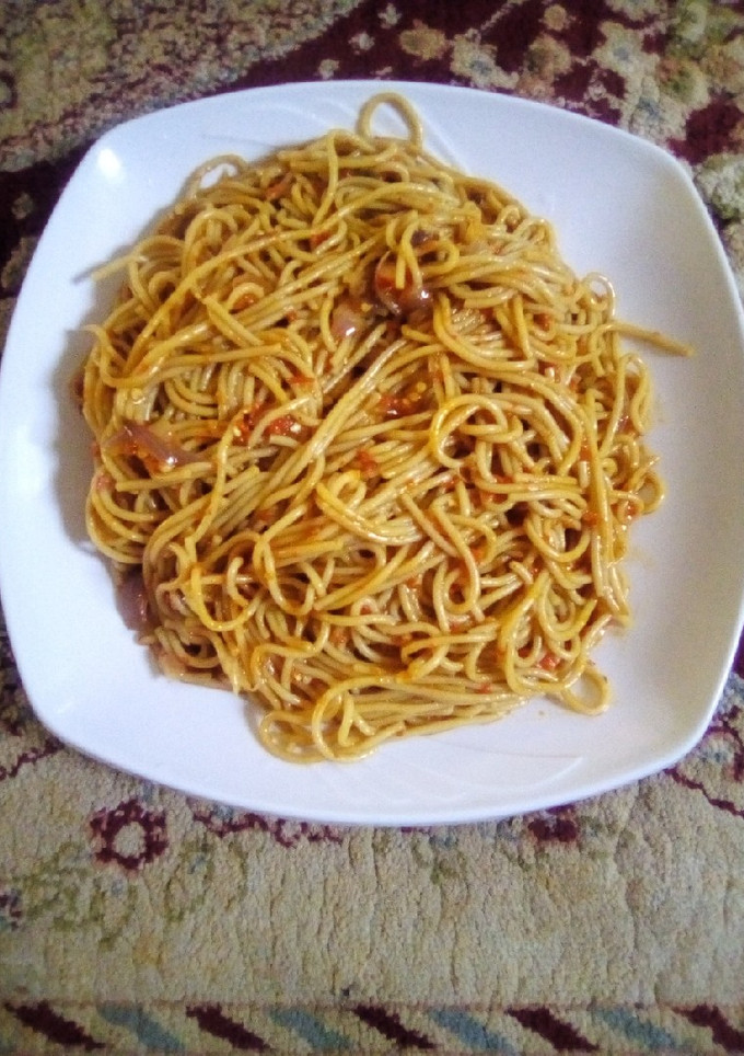 A picture of Simple spaghetti jollof.