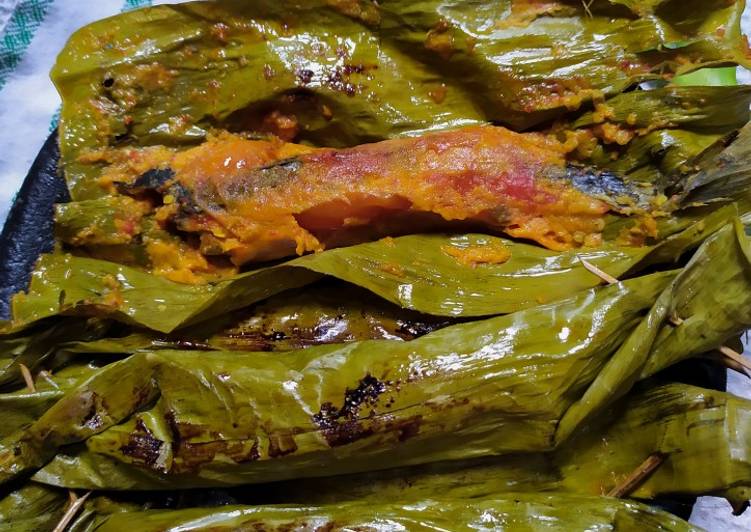 Bagaimana mengolah Pepes Ikan Pindang yang praktis