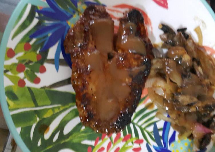Steak dengan saos jamur