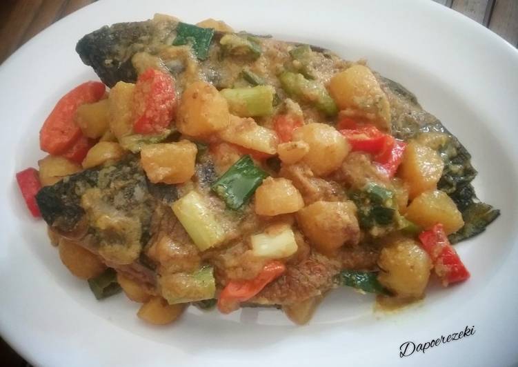 Bagaimana memasak Pesmol Ikan Emas Lezat
