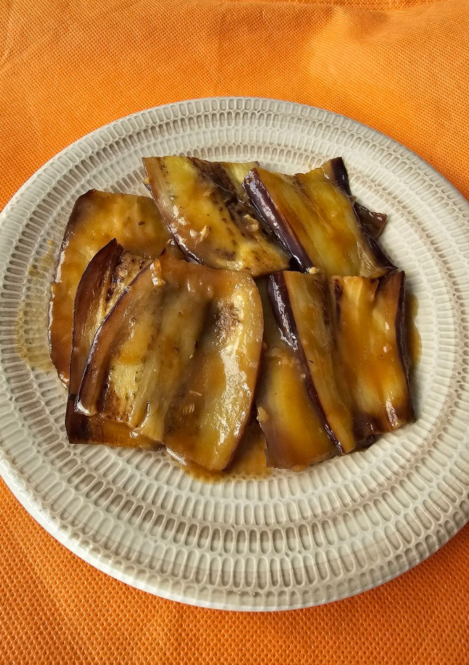 Una foto de Berenjenas en salsa de soja y miel