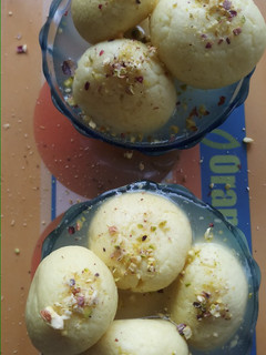 बादाम पिस्ता रसगुल्ले (Badam Pista rasgulle recipe in Hindi) रेसिपी मुख्य फोटो