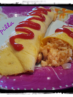 Una foto de Omuraisu (arroz en tortilla)