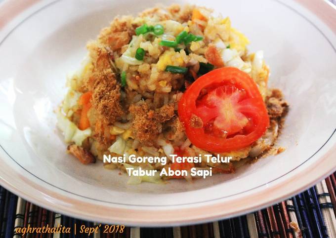 119. Nasi Goreng Terasi Telur Tabur Abon Sapi