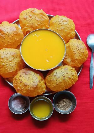 A picture of Fresh Mango Juice and Masala Puri.