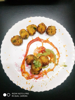 કોર્ન ચીઝ બોલ્સ (Corn Cheese Balls Recipe In Gujarati) રેસીપી મુખ્ય ફોટો